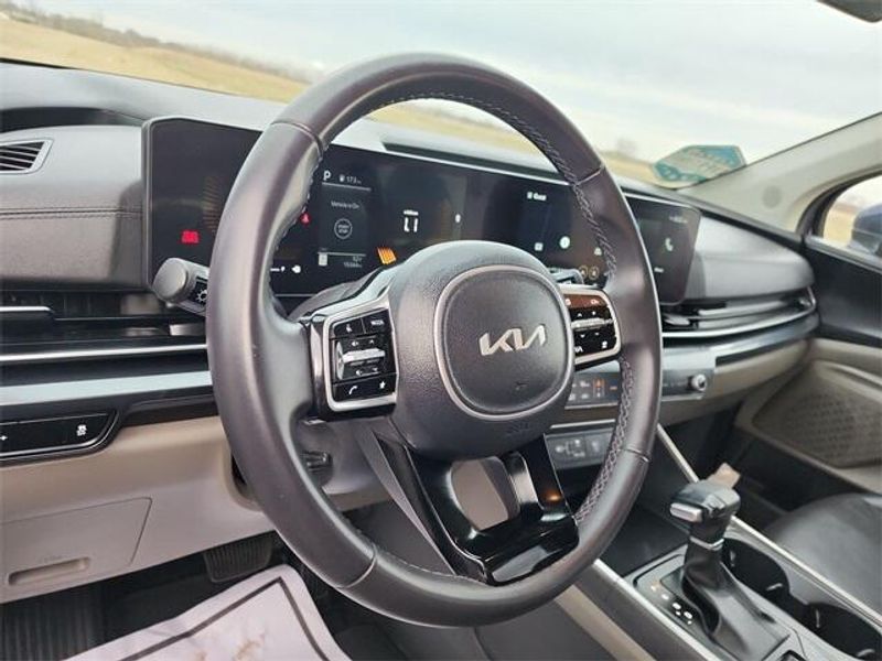 2025 Kia Carnival LXSImage 10
