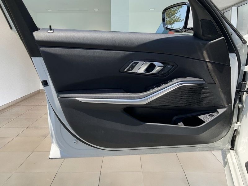 2021 BMW 3 Series 330iImage 17