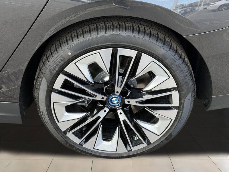 2025 BMW i5 eDrive40Image 17
