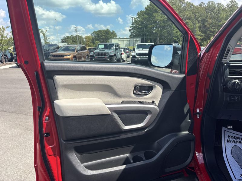 Used 2024 Nissan Titan SVImage 28