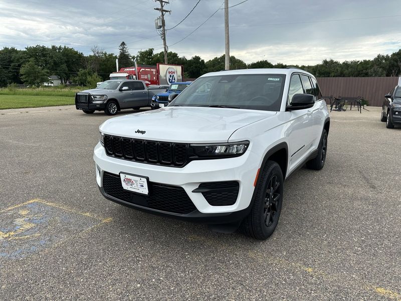 2024 Jeep Grand Cherokee Altitude X 4x4Image 4