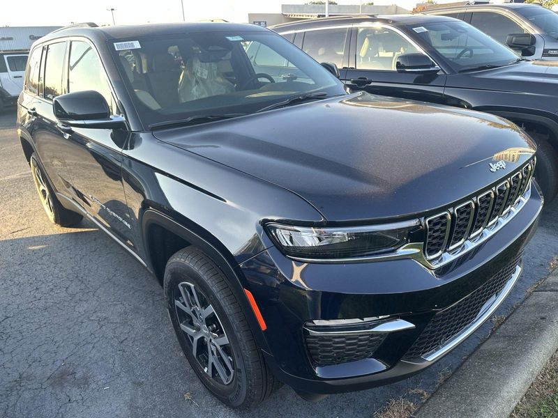 2025 Jeep Grand Cherokee Limited 4x4Image 3