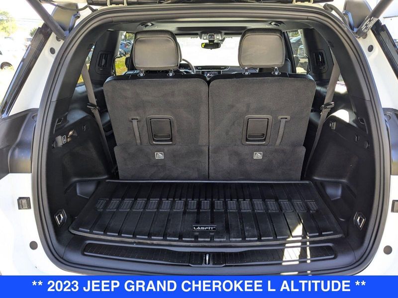 2023 Jeep Grand Cherokee Altitude photo 24