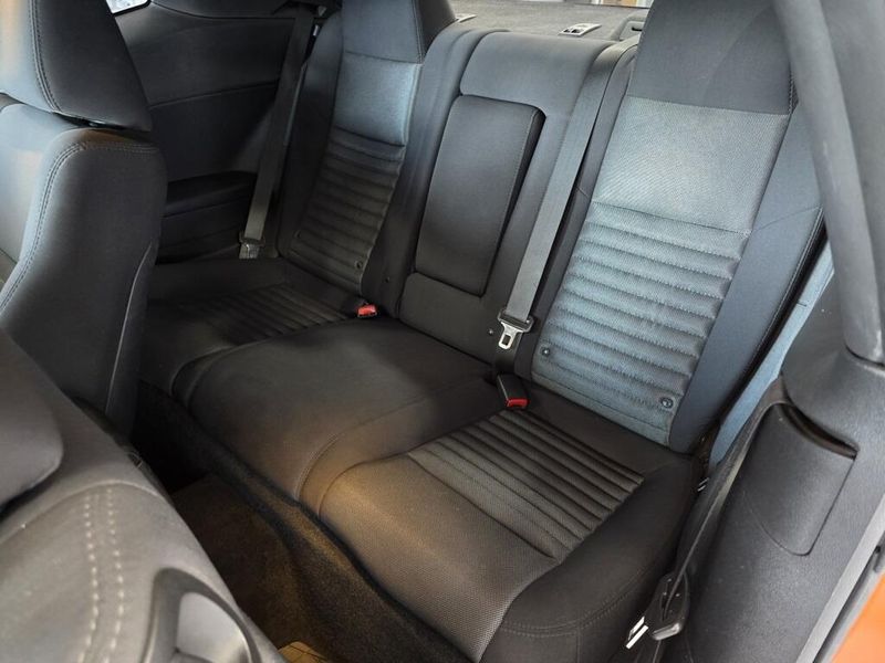 2013 Dodge Challenger R/T photo 9