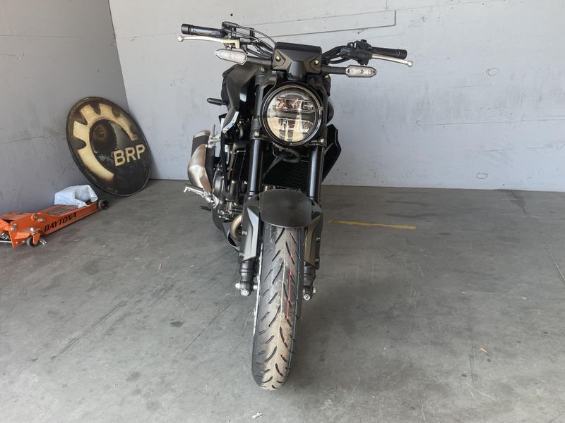 2025 Honda CB300R ABS Image 4
