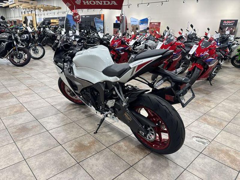 New 2025 Kawasaki NINJA ZX-6R ABS Image 14