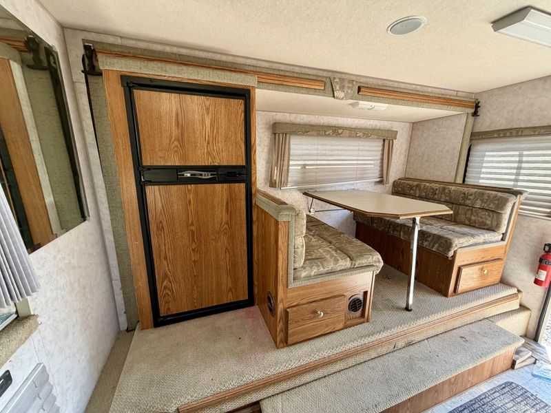 Used 2005 ARCTIC FOX 990 Image 6