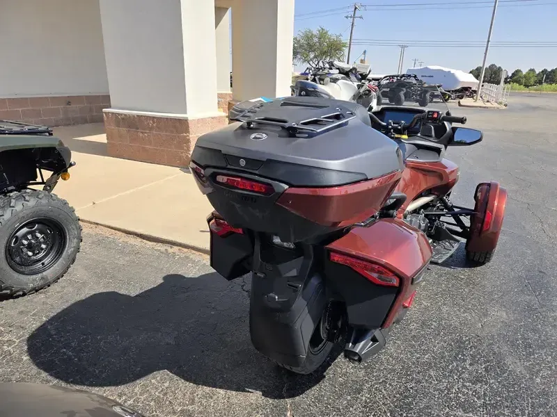 NEW 2026 CAN-AM SPYDER F3 LIMITED SPECIAL SERIES Image 4