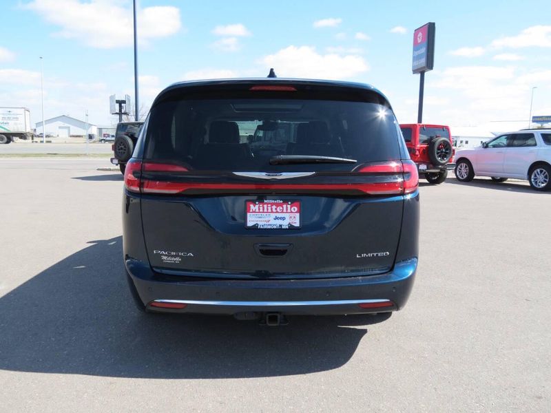 Used 2024 Chrysler Pacifica Limited 4dr Mini VanImage 7