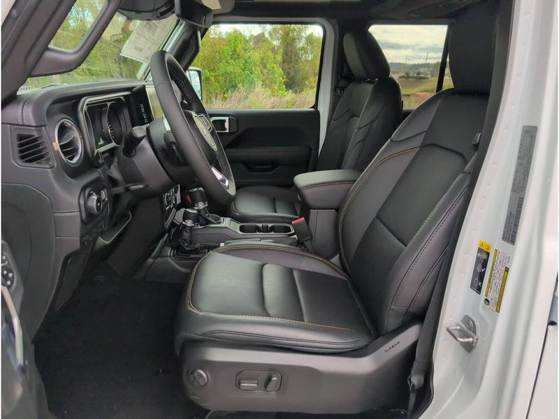 New 2026 Jeep Wrangler 4-door SaharaImage 11