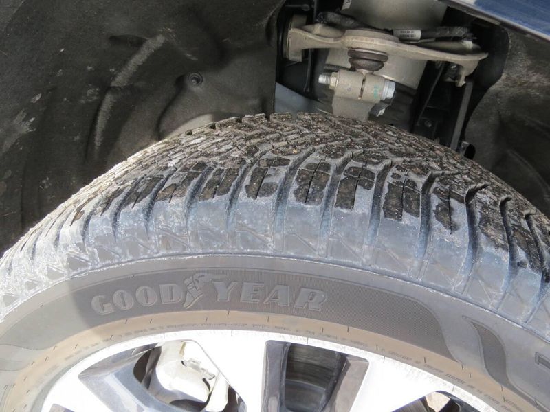 Used 2024 Jeep Grand Cherokee L Overland 4x4 4dr SUVImage 7