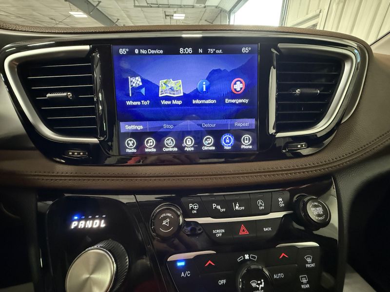 Used 2017 Chrysler Pacifica LimitedImage 30