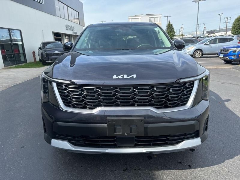2025 Kia Sorento LX photo 3