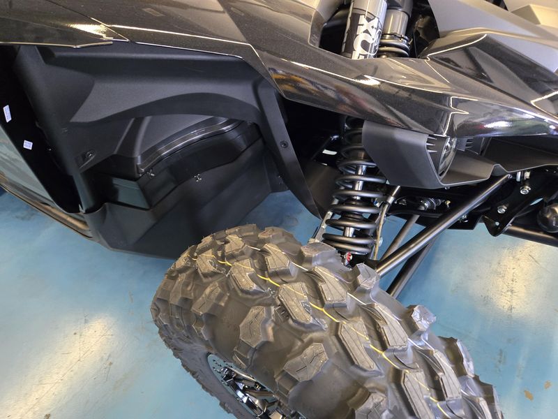 2025 Yamaha YXZ1000R EPS SS XTR MATTE GREY AND METALLIC BLACK Image 15