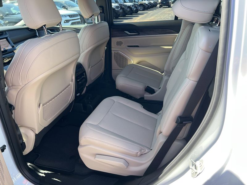New 2026 Jeep Grand Cherokee L Limited 4x4Image 21