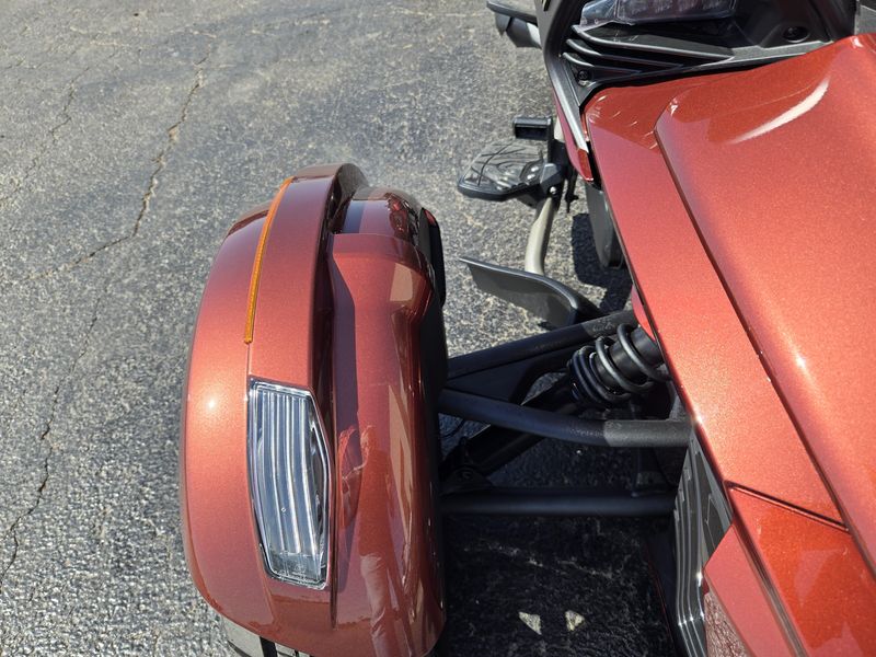 NEW 2026 CAN-AM SPYDER F3 LIMITED SPECIAL SERIES Image 20