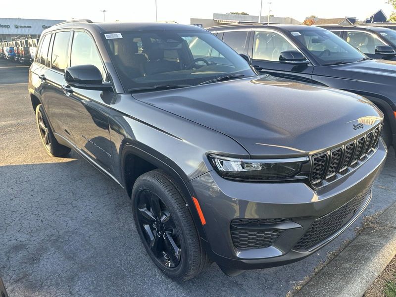 2025 Jeep Grand Cherokee Altitude X 4x4Image 3