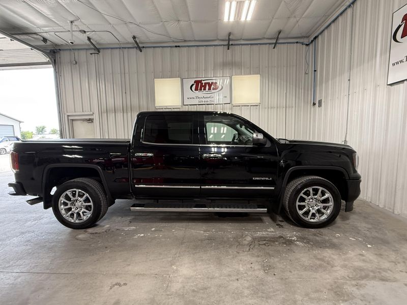 Used 2018 GMC Sierra 1500 DenaliImage 2