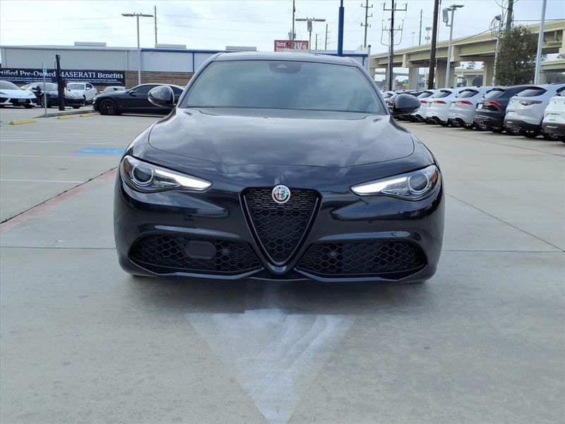 Used 2023 Alfa Romeo Giulia EstremaImage 4