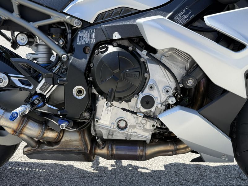 2026 BMW M 1000 R