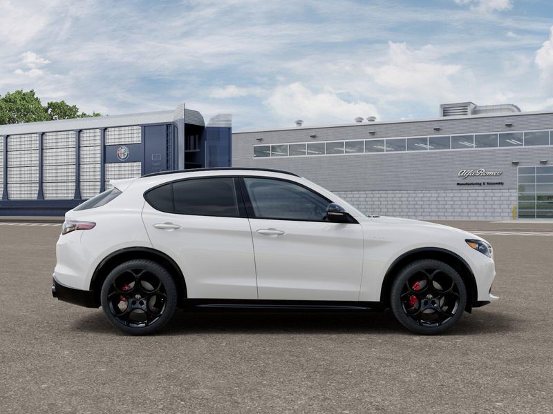 New 2026 Alfa Romeo Stelvio AwdImage 12