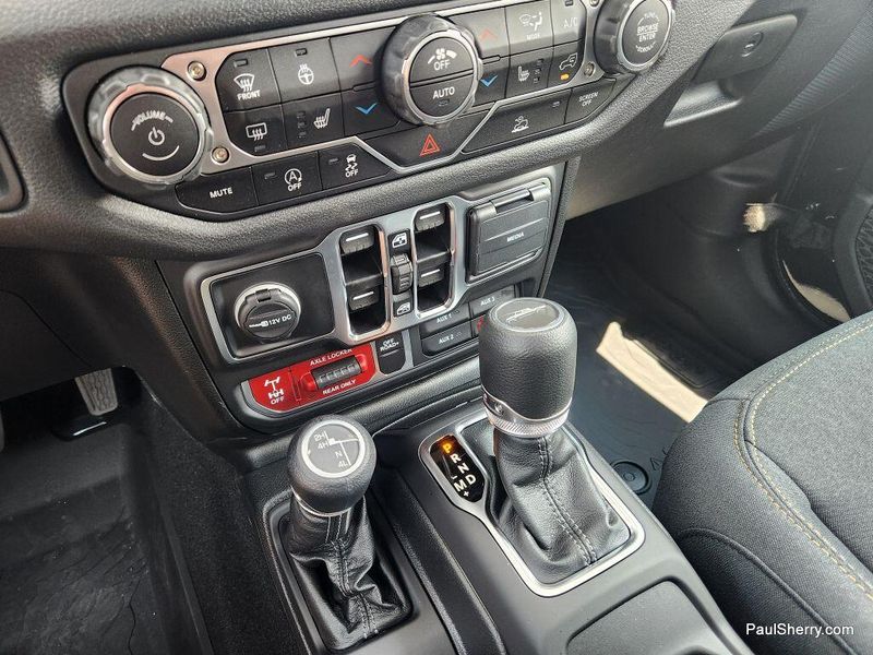 New 2025 Jeep Gladiator Willys 4x4