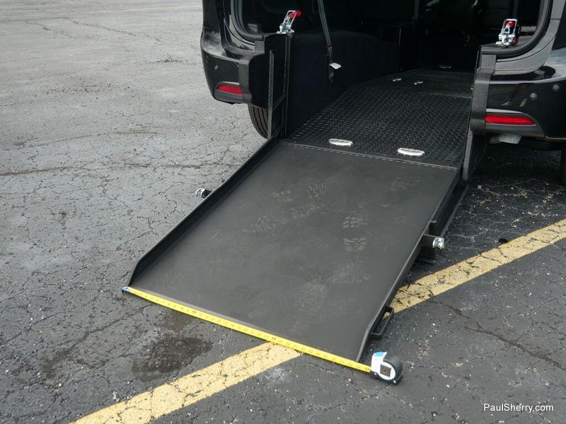 Used 2026 Chrysler Pacifica Select