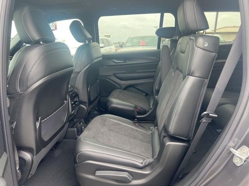 2025 Jeep Grand Cherokee L Altitude X 4x4Image 17