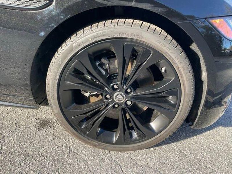 2024 Jaguar XF R-Dynamic SE