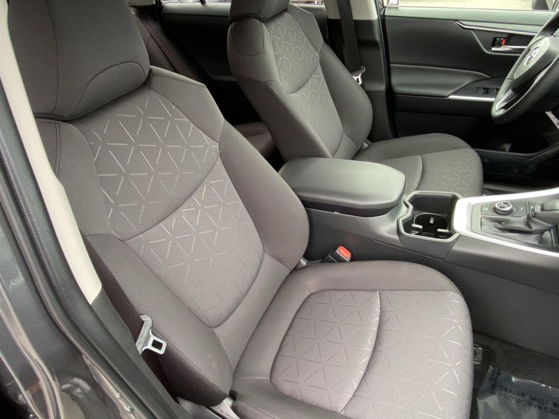New 2025 Toyota RAV4 Hybrid XLEImage 11