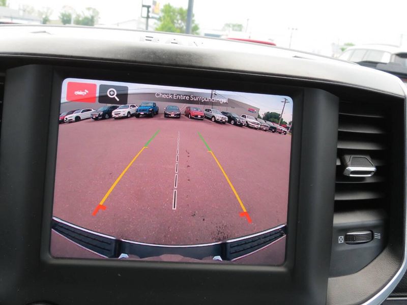 Used 2022 RAM 1500 Big Horn 4x4 4dr Crew Cab 6.4 ft. SB PickupImage 19