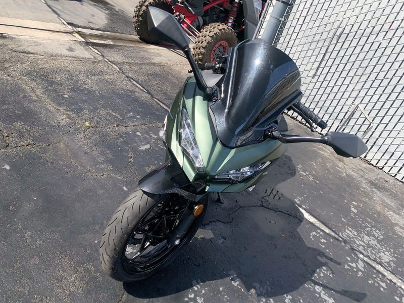 Used 2023 Kawasaki Ninja 400 Base Image 22