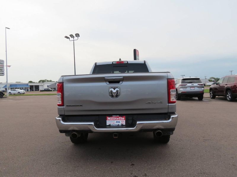 Used 2022 RAM 1500 Big Horn 4x4 4dr Crew Cab 6.4 ft. SB PickupImage 3