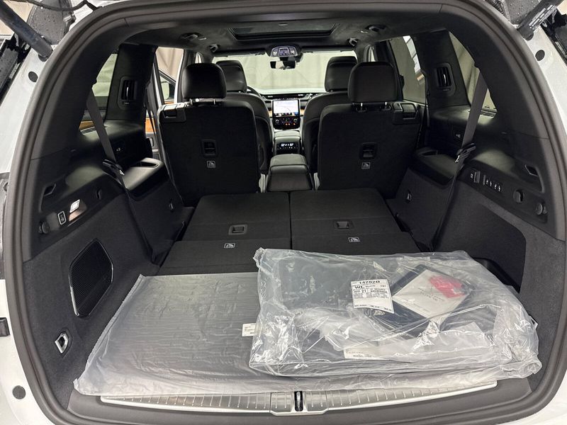 New 2025 Jeep Grand Cherokee L Summit Reserve 4x4Image 17