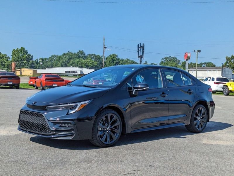 2023 Toyota Corolla SE in a Midnight Black Metallic exterior color and Black/Redinterior. Johnson Dodge 601-693-6343 pixelmotiondemo.com 