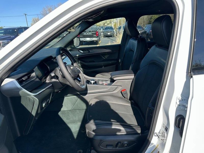 2025 Jeep Grand Cherokee Altitude X 4x4Image 12