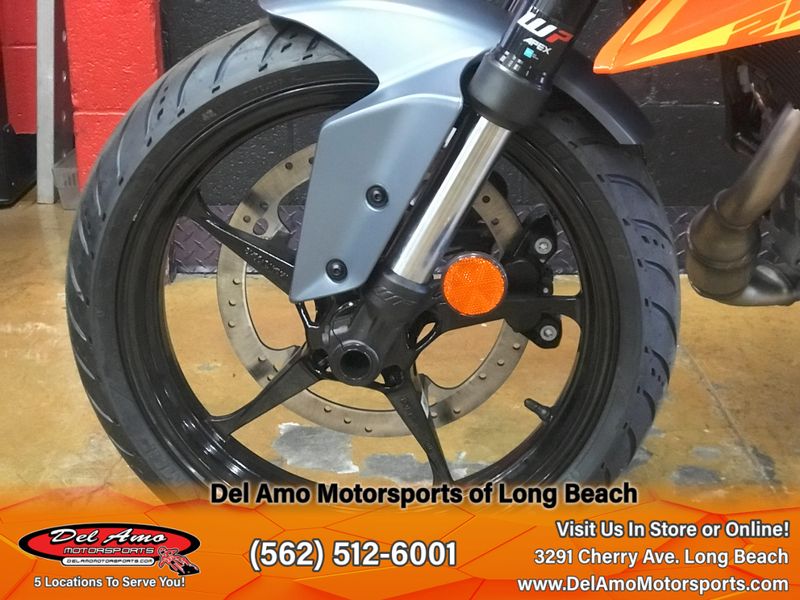 2024 KTM 250 DUKE Image 2