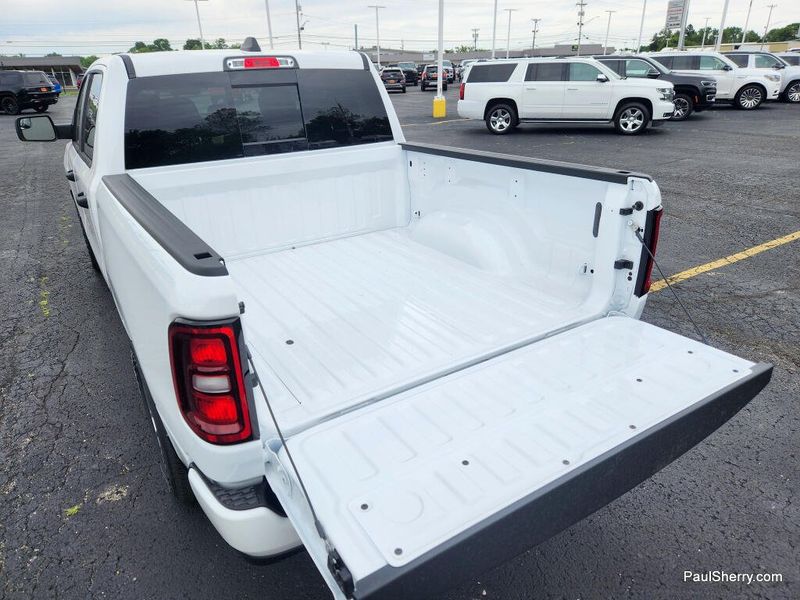 New 2026 RAM 1500 Express Crew Cab 4x4 5'7' Box