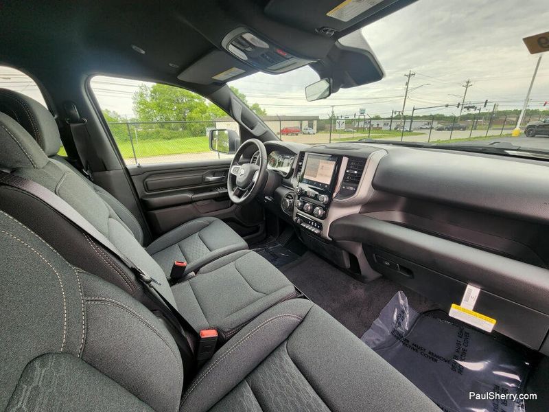 New 2026 RAM 1500 Express Crew Cab 4x4 5'7' Box