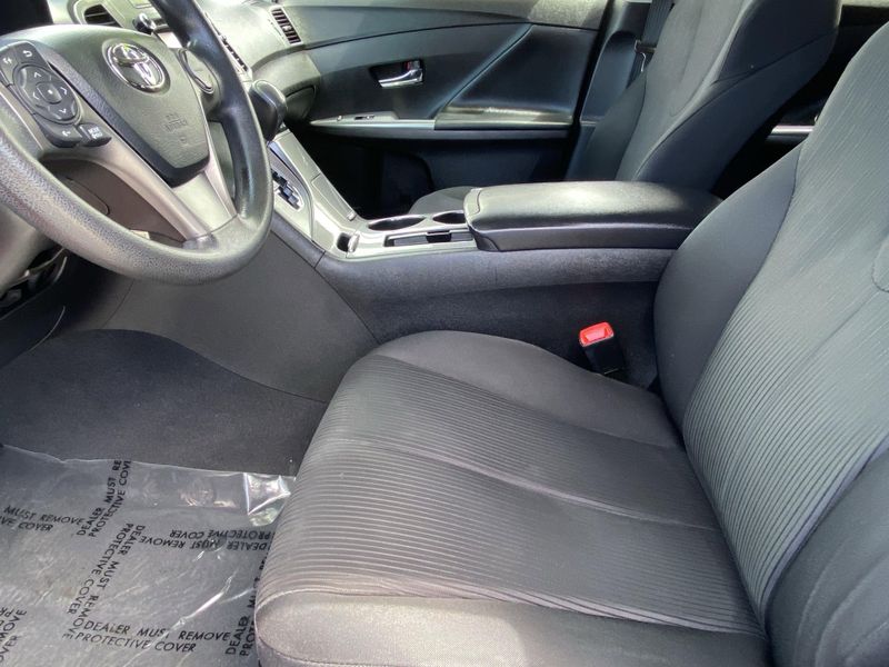 2013 Toyota Venza LEImage 18