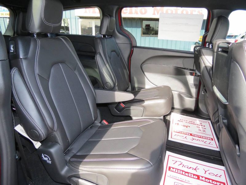 New 2026 Chrysler Pacifica Select AwdImage 13