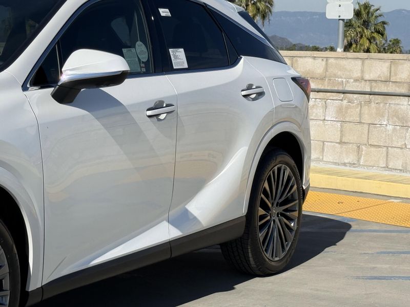 New 2026 Lexus RX 450h+ LuxuryImage 8