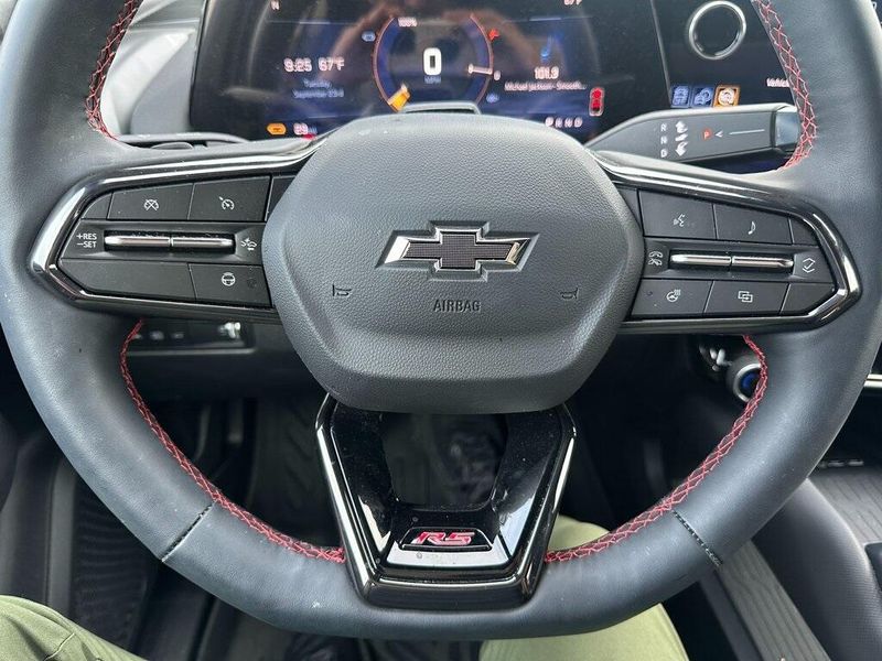2025 Chevrolet Equinox EV 3RS photo 2