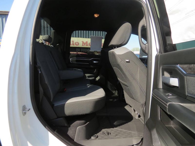Used 2024 RAM 2500 Big Horn 4x4 4dr Crew Cab 6.3 ft. SB PickupImage 10