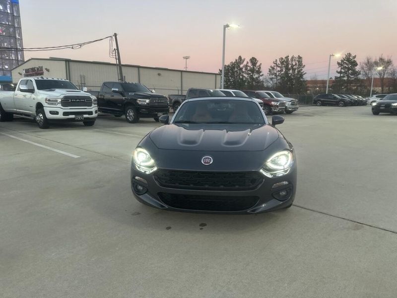 Used 2017 Fiat 124 Spider LussoImage 2
