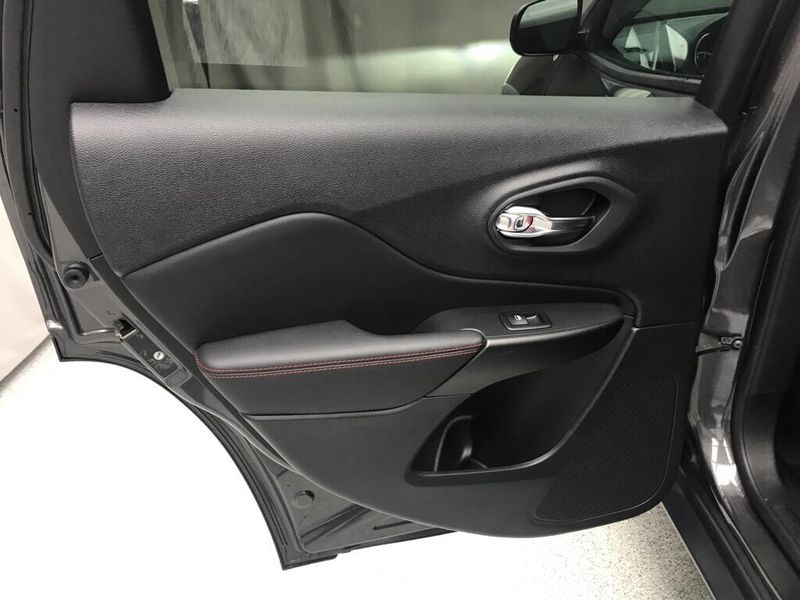 Used 2022 Jeep Cherokee TrailhawkImage 13