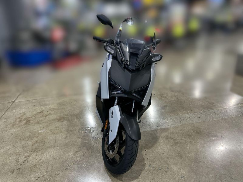 Used 2023 Yamaha Xmax Image 16