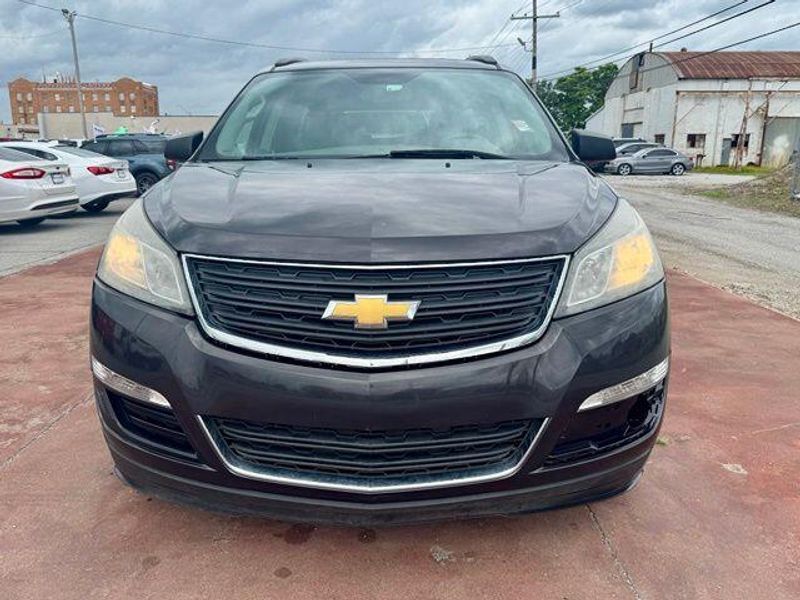 Used 2015 Chevrolet Traverse LSImage 2