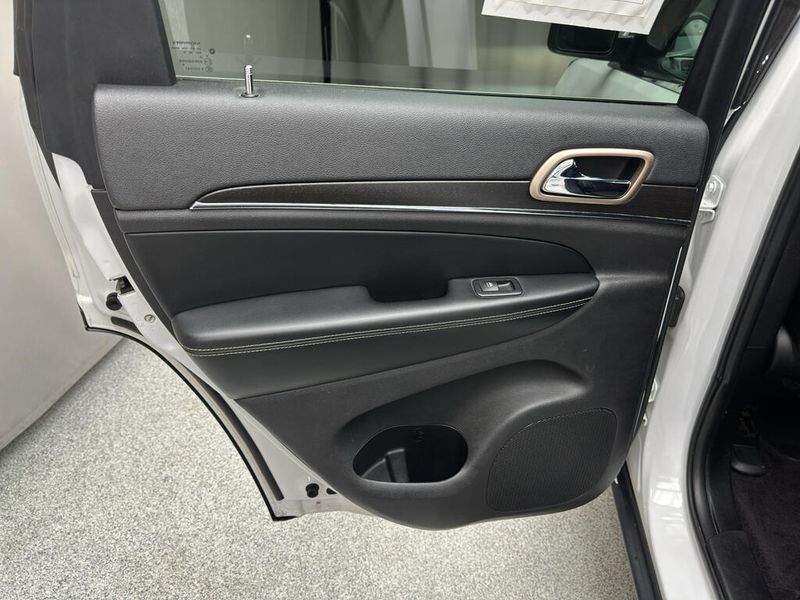 Used 2017 Jeep Grand Cherokee LimitedImage 13