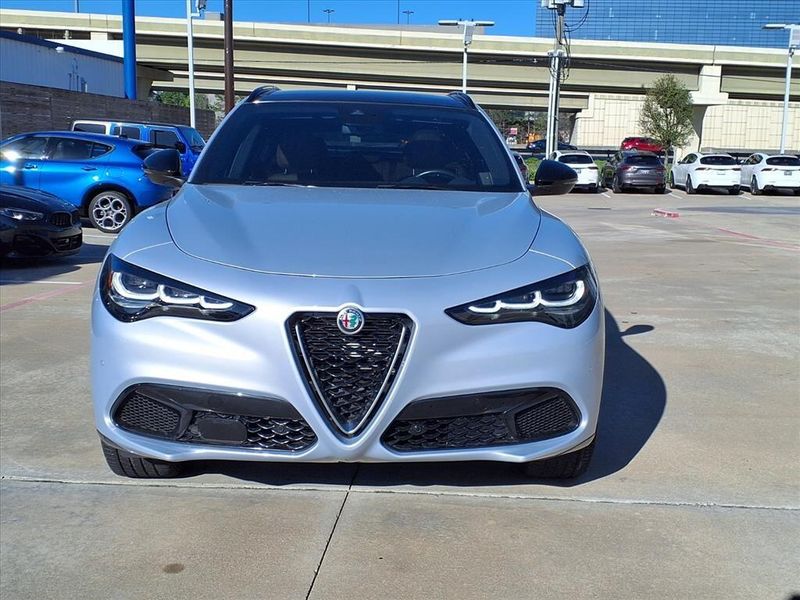Used 2024 Alfa Romeo Stelvio TiImage 4
